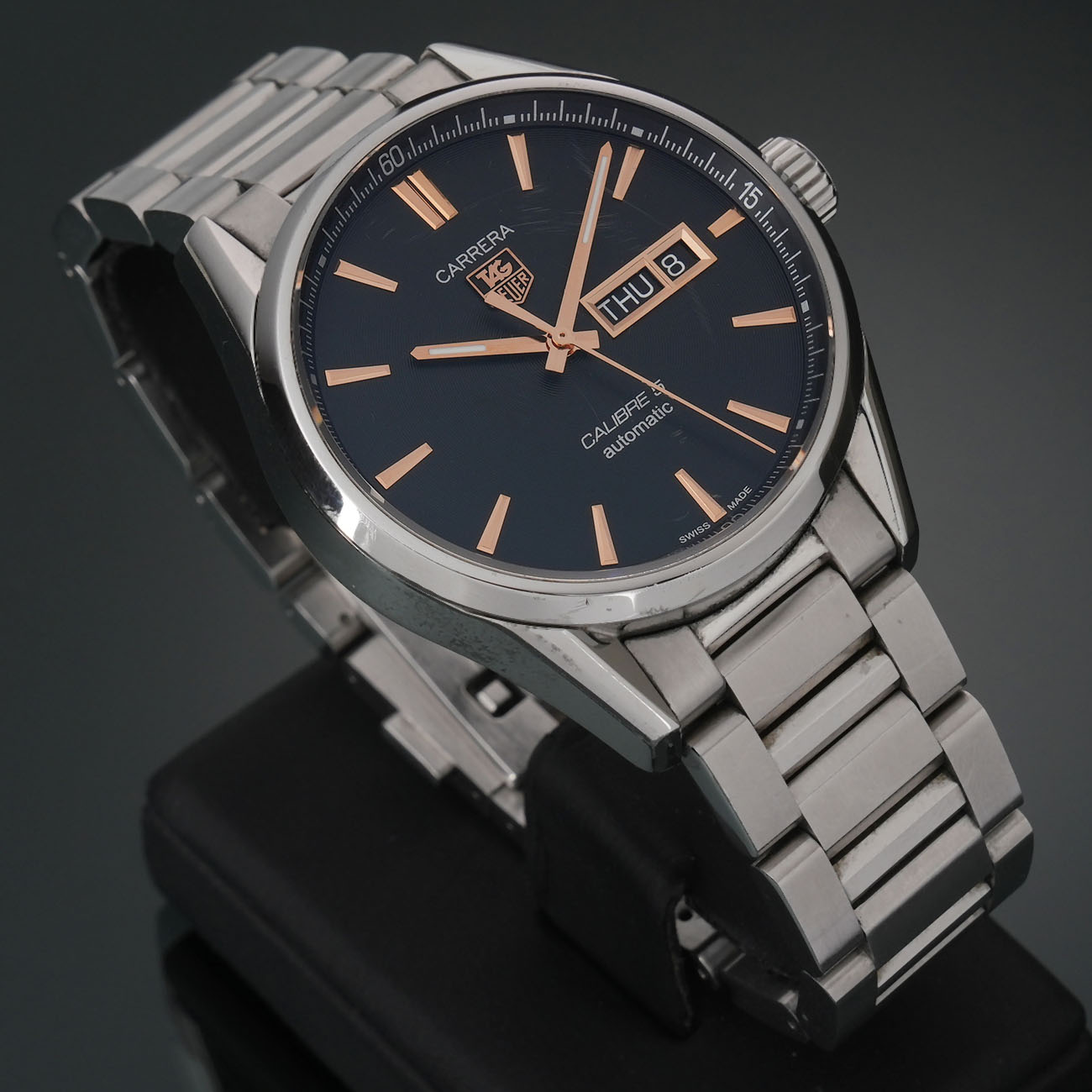 태그호이어 까레라 데이데이트